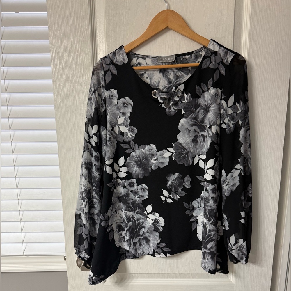Laura Black & White Floral Blouse | Size M | Sheer Sleeve Elegant Top